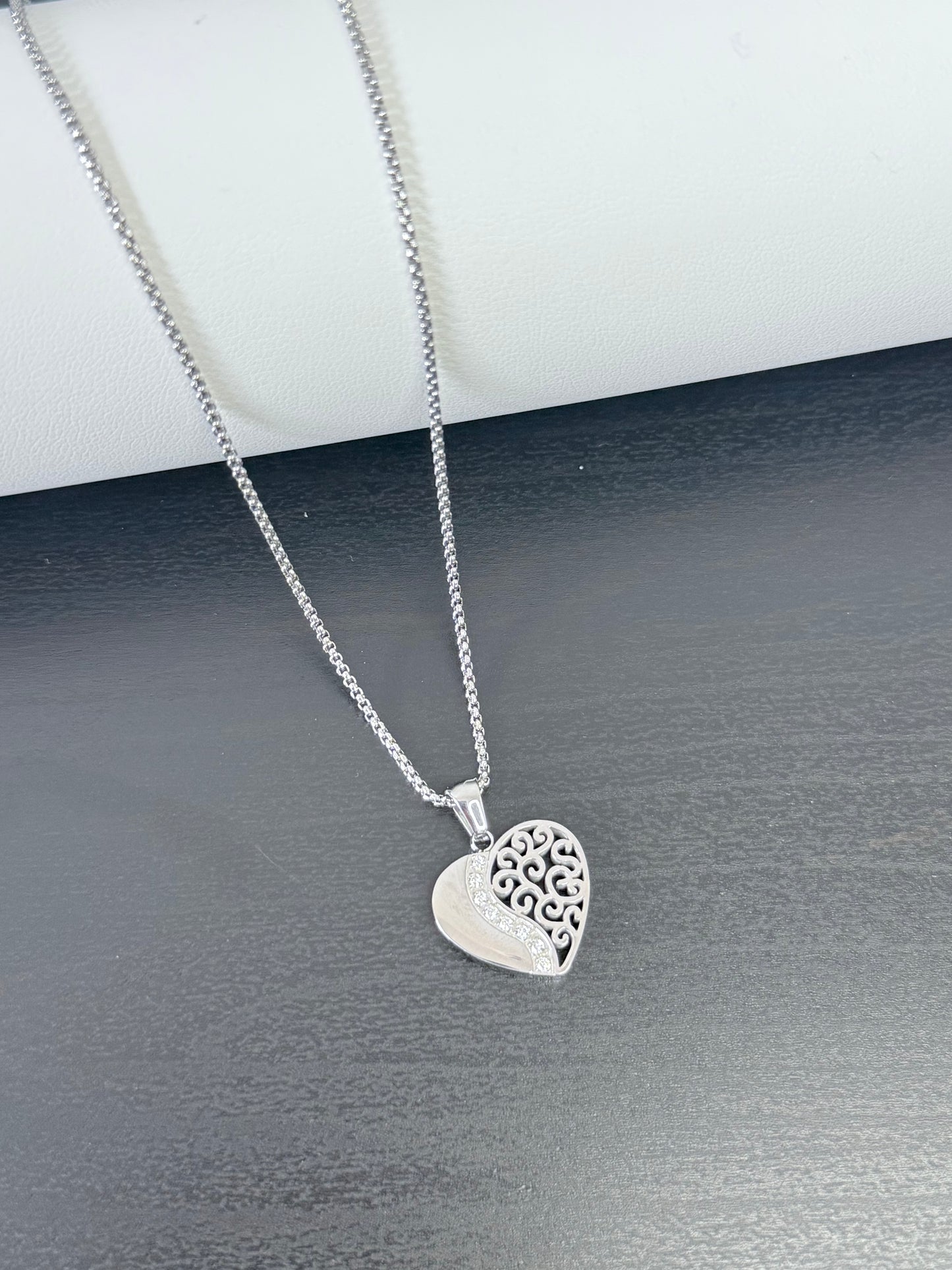 Heart Filigree Pendant Necklace – Silver & Rose Gold Elegance