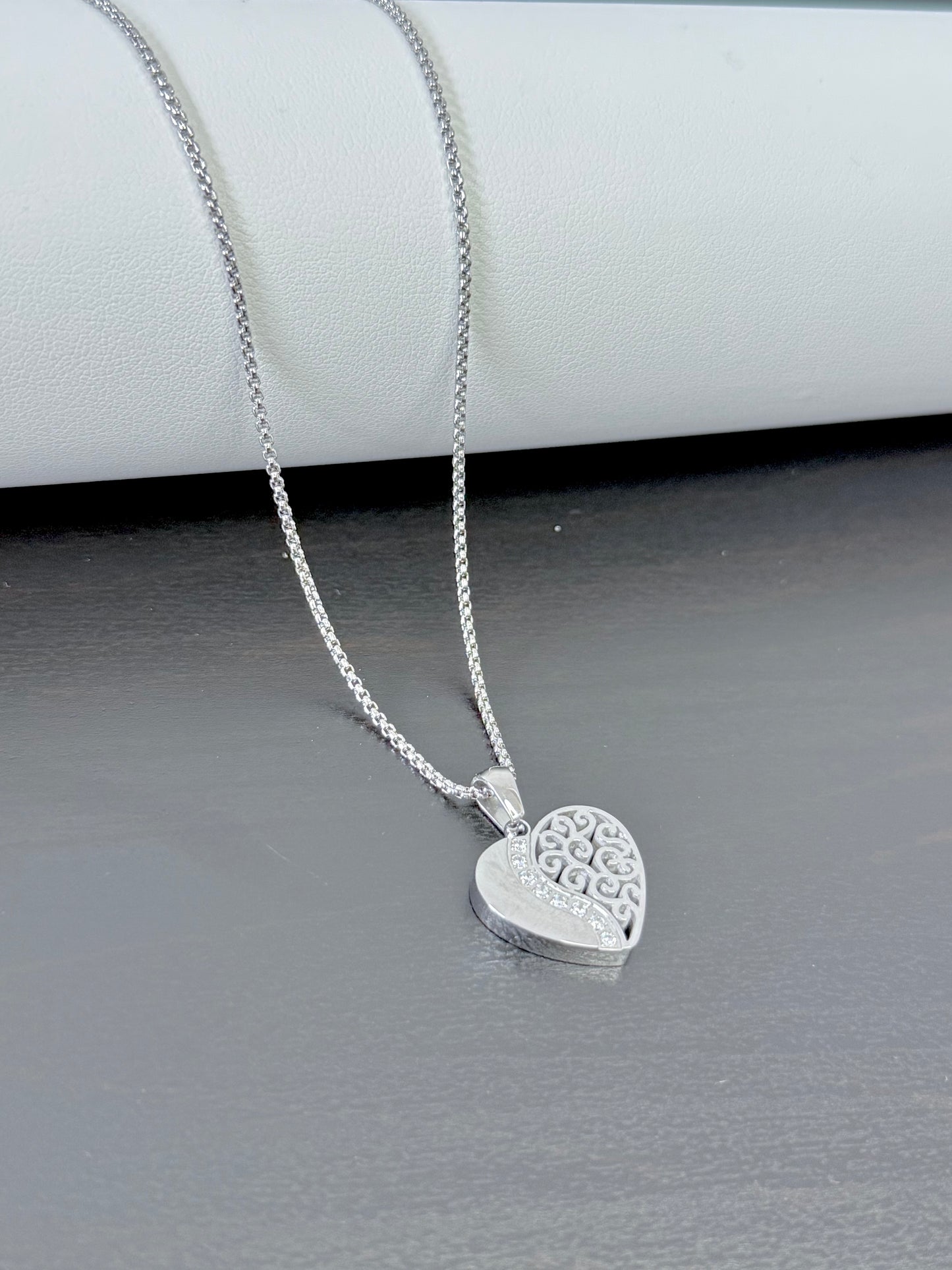 Heart Filigree Pendant Necklace – Silver & Rose Gold Elegance