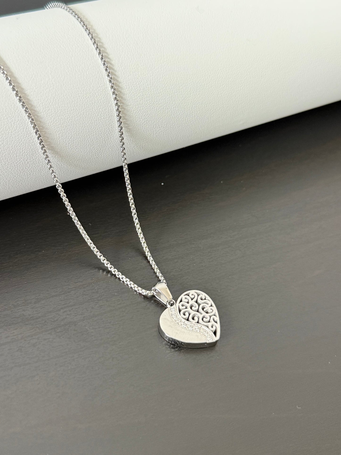 Heart Filigree Pendant Necklace – Silver & Rose Gold Elegance