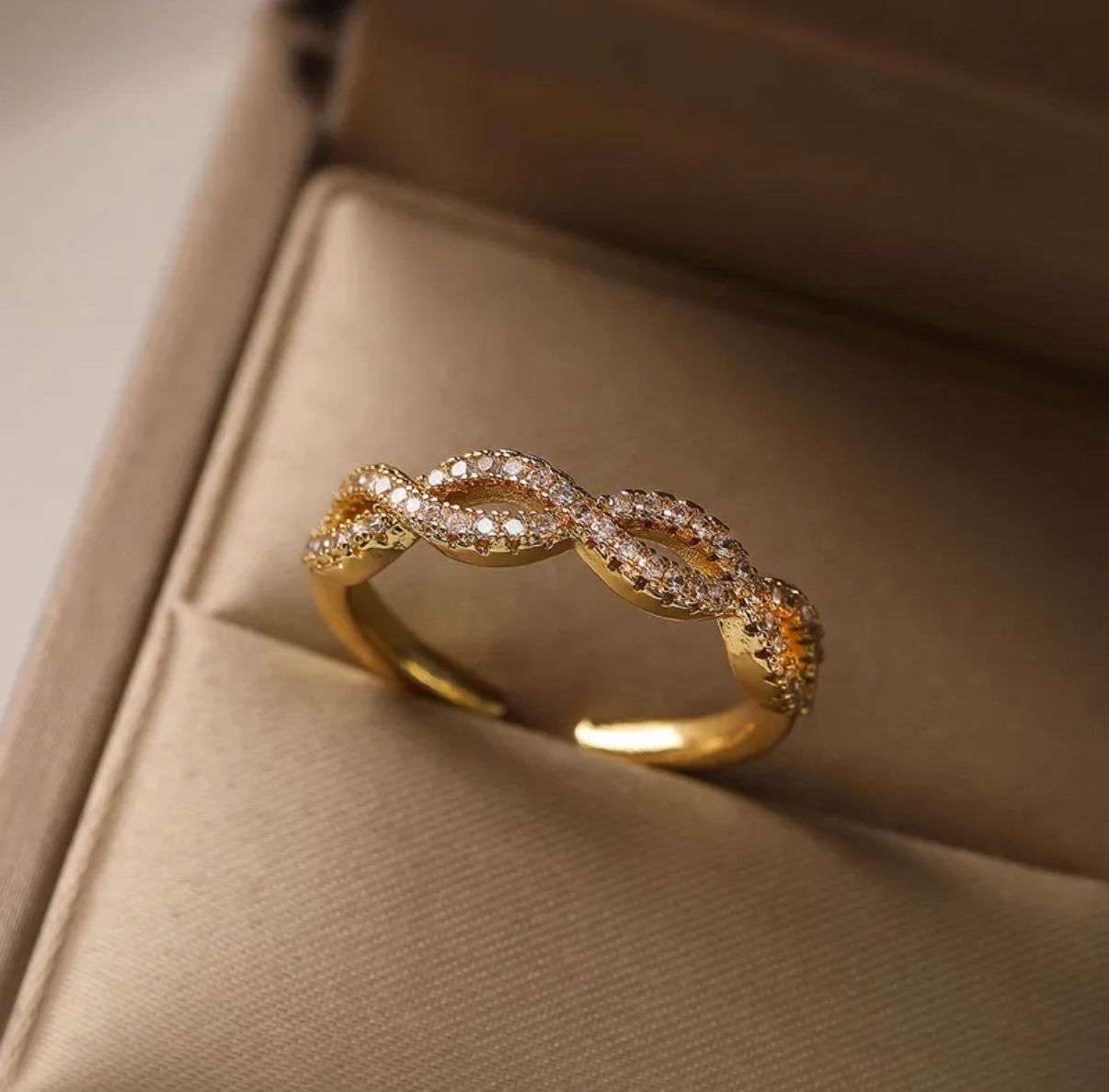 Glimiora Infinity Twist Ring – Endless Sparkle, Timeless Grace