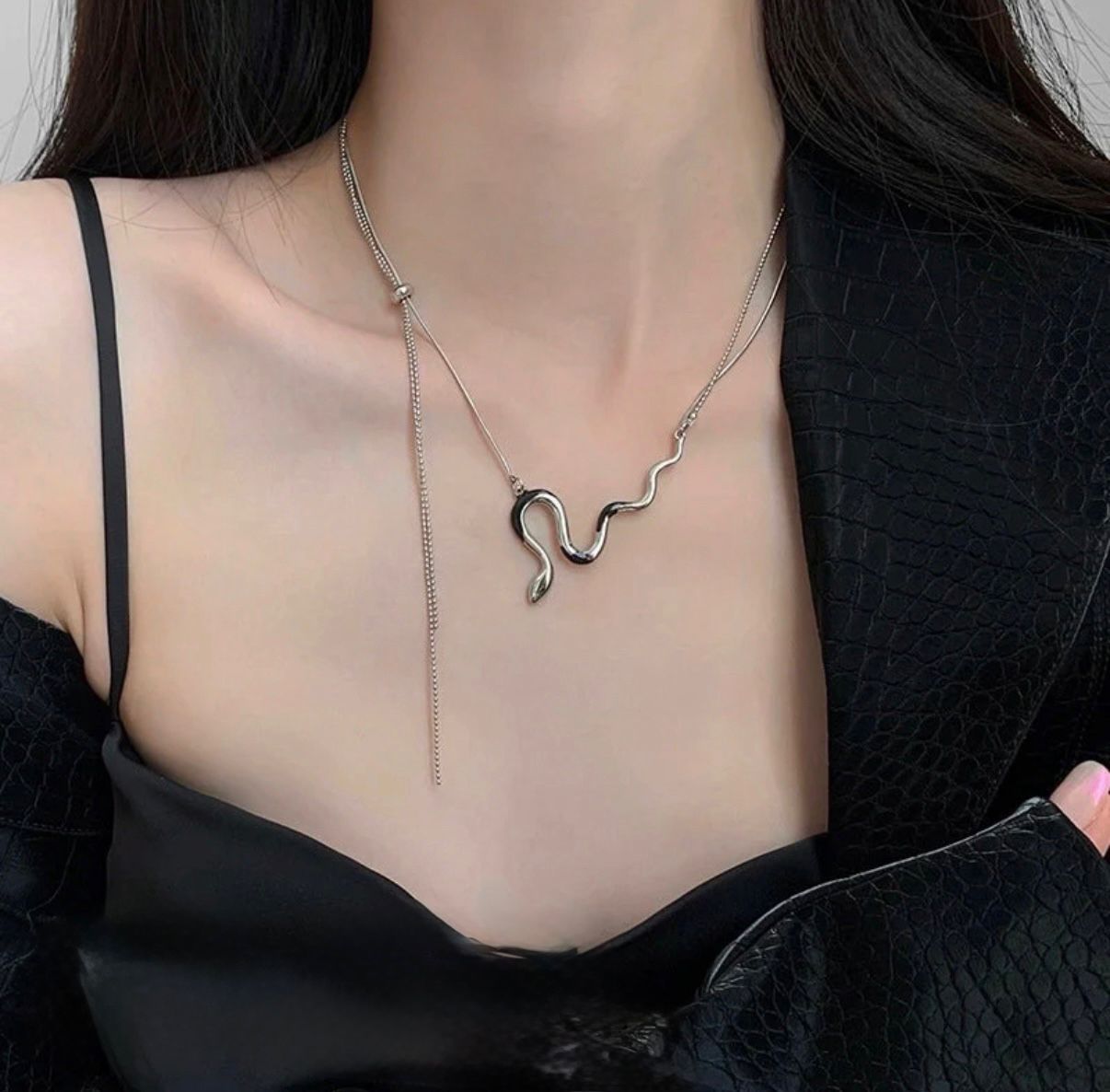 Glimiora Serpent Silver Necklace – Bold & Edgy Elegance