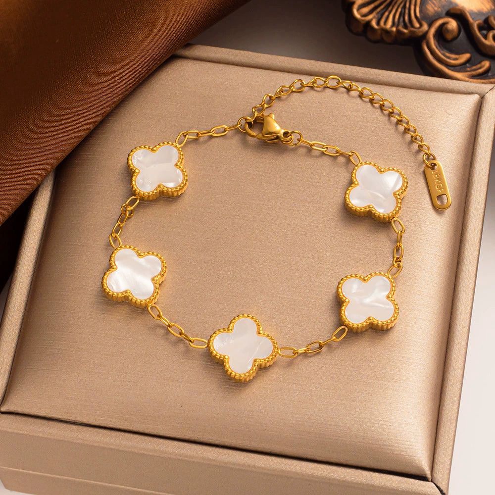 Clover Charm Elegance Bracelet – Black & White