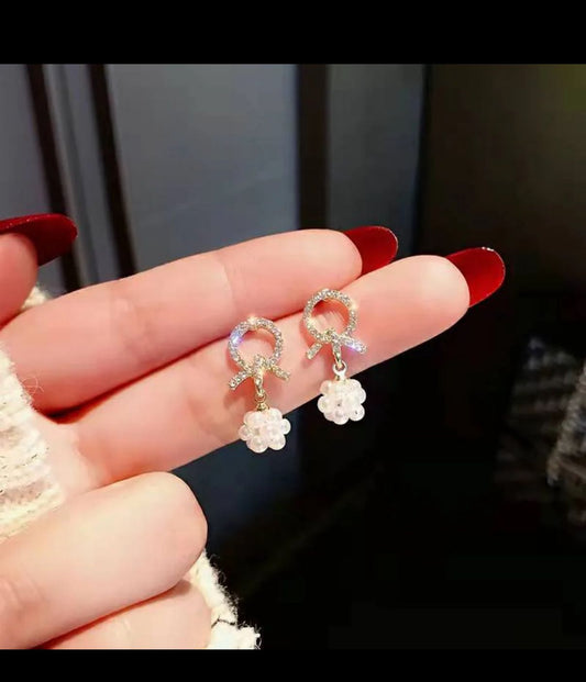 Glimiora Crystal Bow & Pearl Blossom Earrings – Timeless Elegance