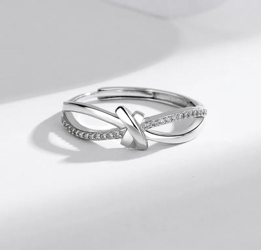 💎 Infinity Crossover Adjustable Ring – Silver