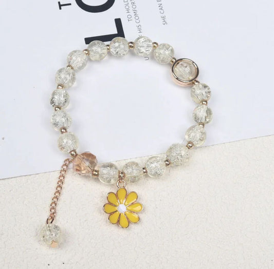 🌼 Golden Daisy Charm Beaded Bracelet